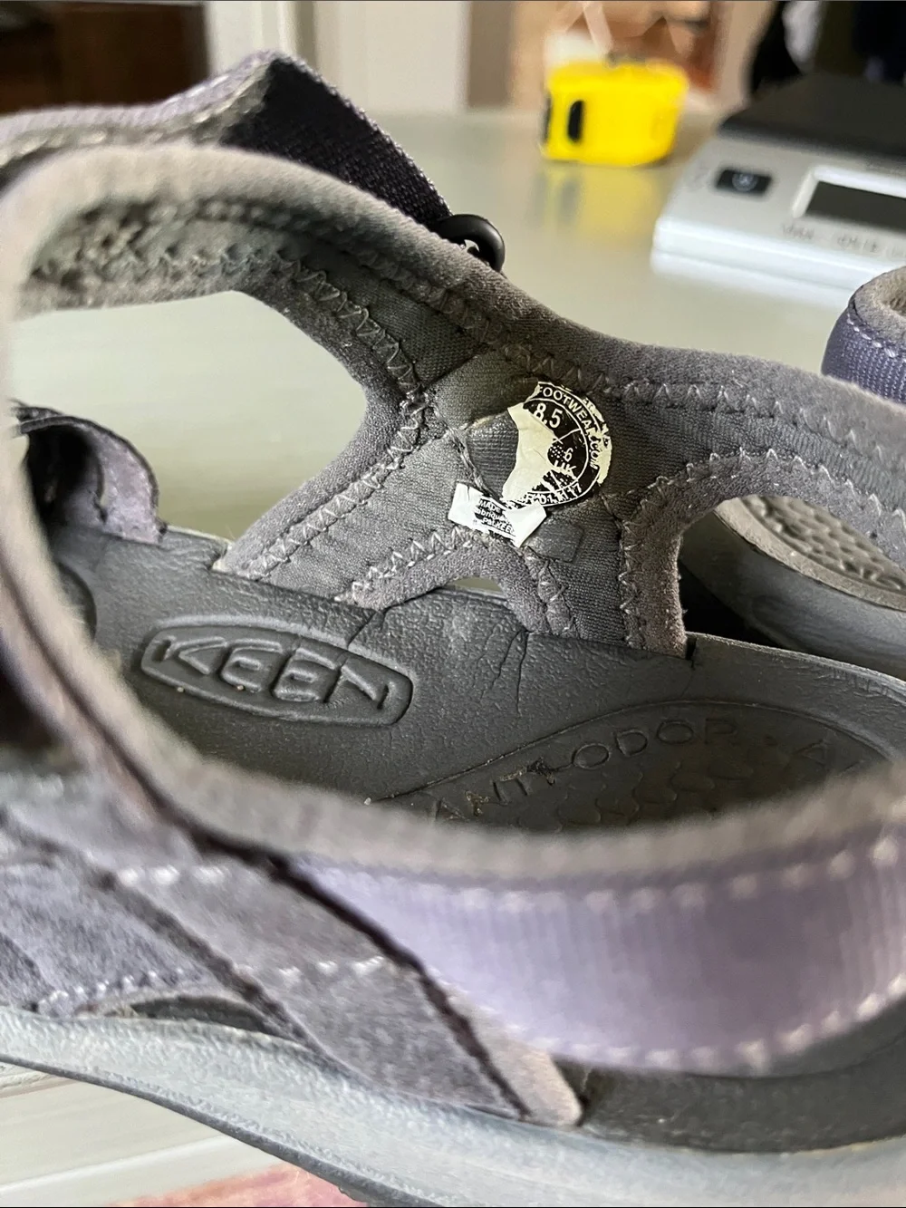 Keen Sandals Sz 8.5 Gray